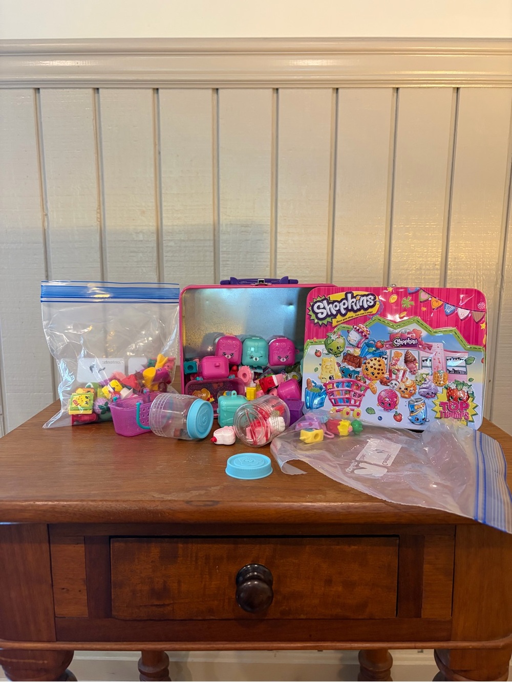 Shopkins Playset with Pink, Blue & Purple Mini Figures